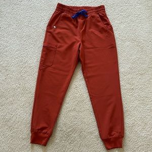 FIGS High Waisted Zamora Jogger Scrub Pants color Auburn, size small petite